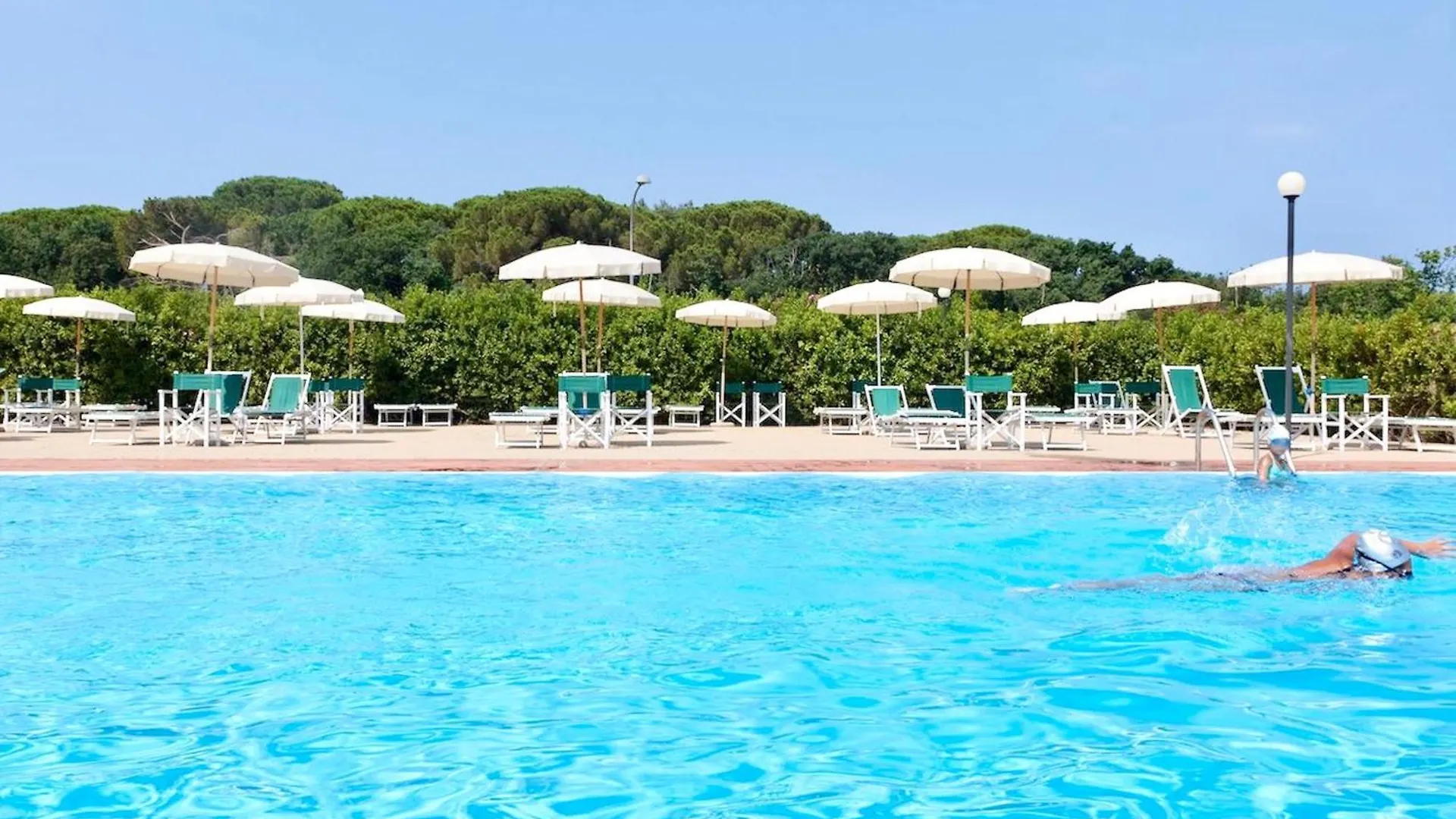 Isa-Apartments For 4 People, 2 Bedrooms, In Residence With Swimming Pool In San Vincenzo, Just 600 Meters From The Sea Lejlighedshotel