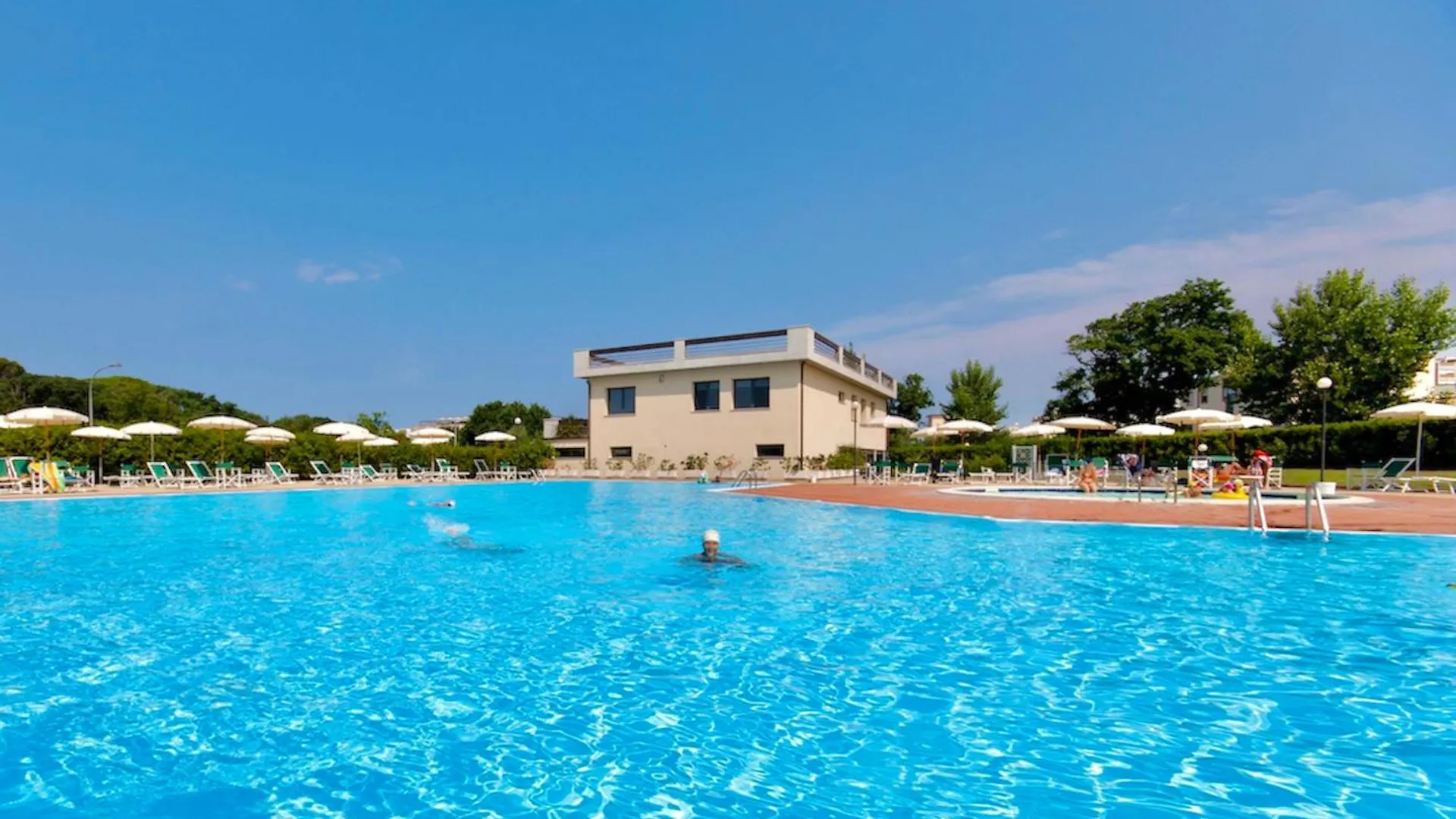 Isa-Apartments For 4 People, 2 Bedrooms, In Residence With Swimming Pool In San Vincenzo, Just 600 Meters From The Sea 0*,